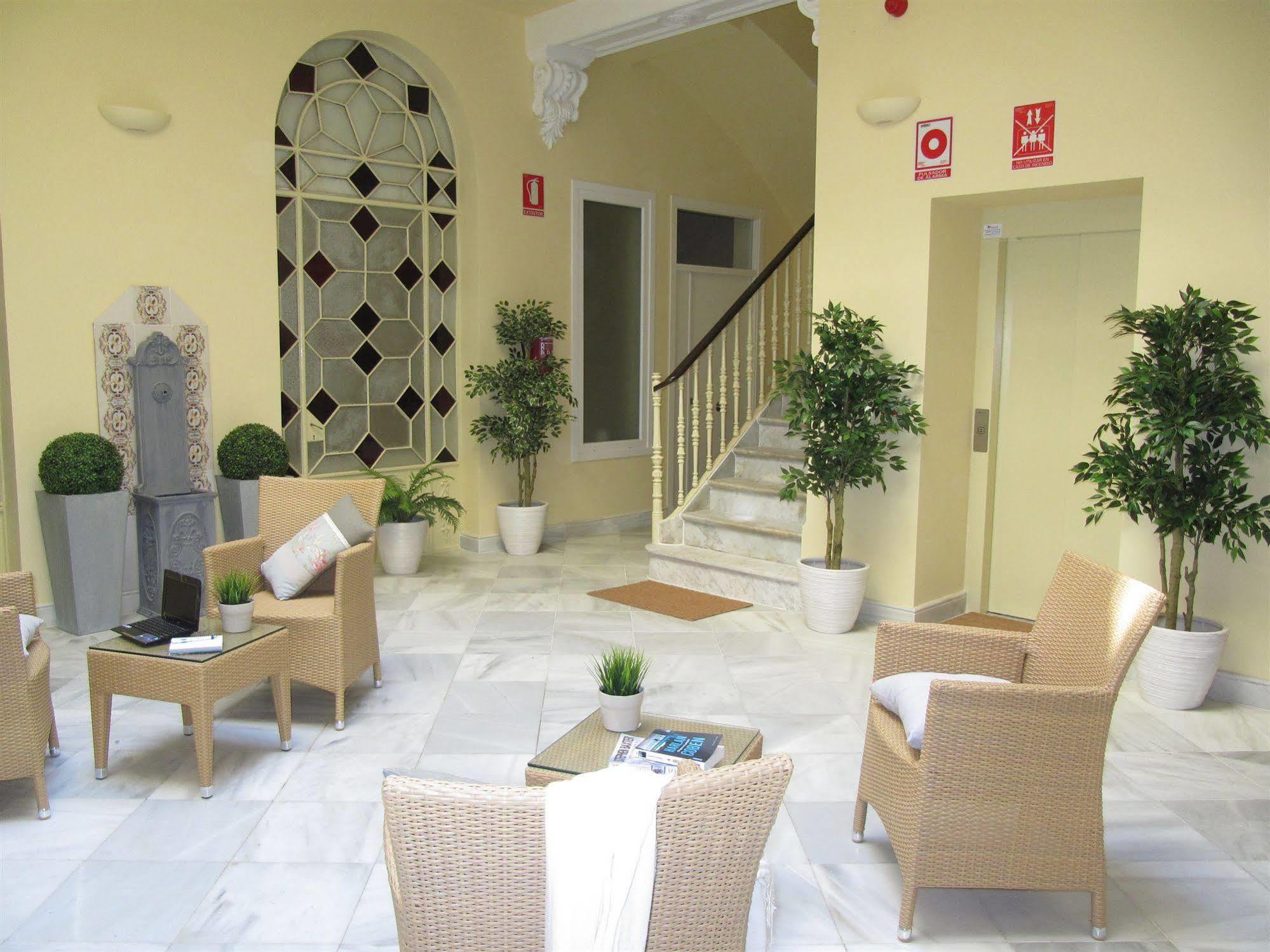 Life Apartments San Vicente Sevilla Bagian luar foto